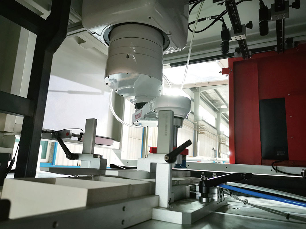 Προσαρμοσμένη αυτόματη μηχανή κατασκευής άκαμπτων κουτιών με σύστημα ελέγχου PLC για βελτιωμένη παραγωγή και έλεγχο συσκευασίας