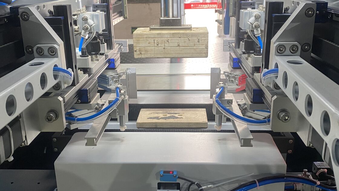 Διπλή τροφοδοσία διπλή σχηματισμός άκαμπτο κουτί που κάνει το μηχάνημα γρήγορη ταχύτητα υψηλή ακρίβεια πλήρης έλεγχο servo