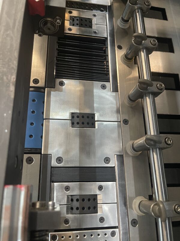 3D Χρυσόχρωμο αυτόματο θερμό φύλλο Stamping Machine Για πλήρη γκάμα χαρτιού συσκευασίας, χρώματα Stamping